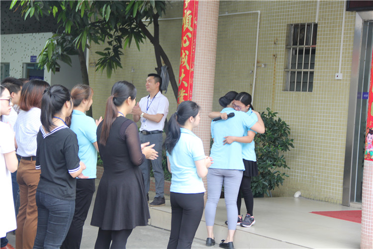袁瑞芬在分享中用眼淚感動(dòng)了在場的所有人，滿滿的正能量