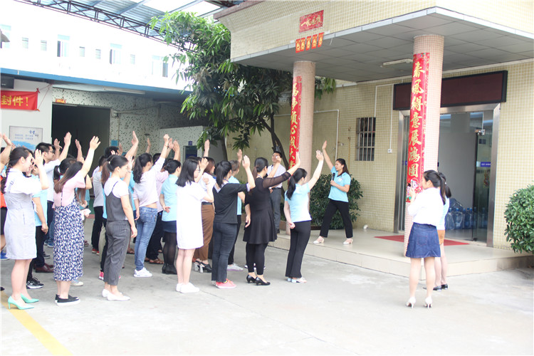 胡金花用自己的行動(dòng)證明了，她在這次培訓(xùn)中所學(xué)習(xí)到內(nèi)容，更傳遞了“愛”的精神理念。
