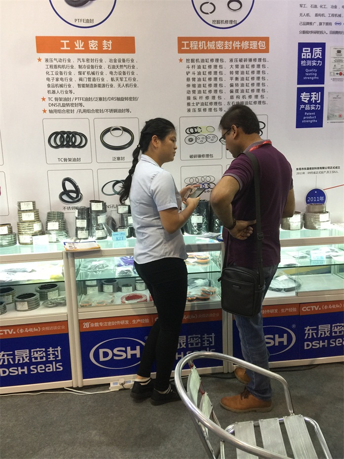 當(dāng)然，也有不少的國外客戶啦！